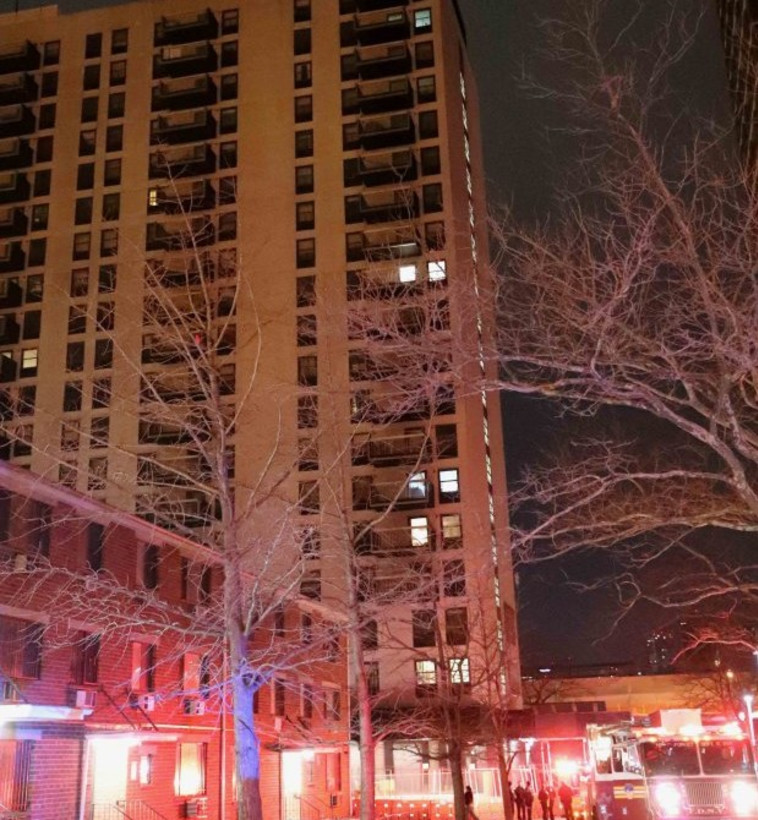 בניין המגורים ממנו נפל רנדי. צילום מסך