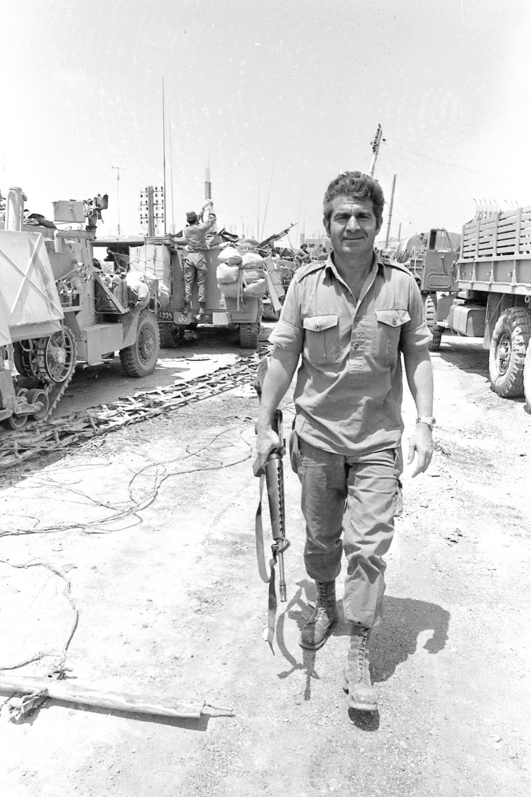 מיכאל בר-זוהר בשלום הגליל. צילום: שמואל רחמני