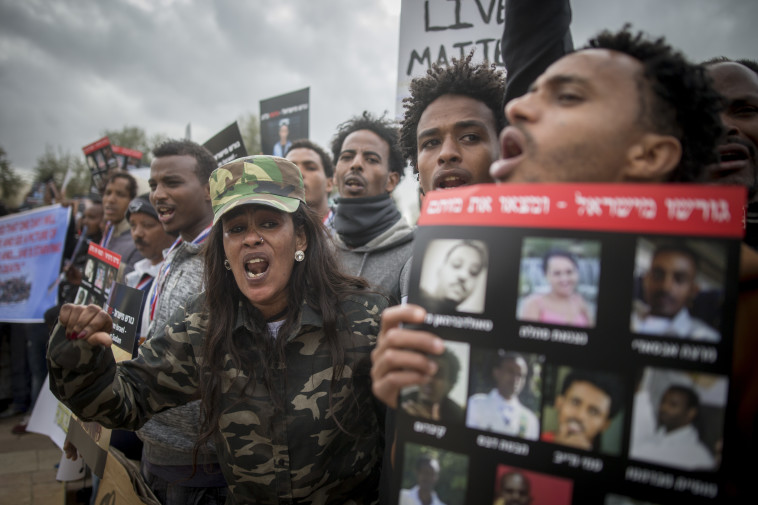 הפגנה נגד גירוש מסתננים. צילום: יונתן זינדל, פלאש 90