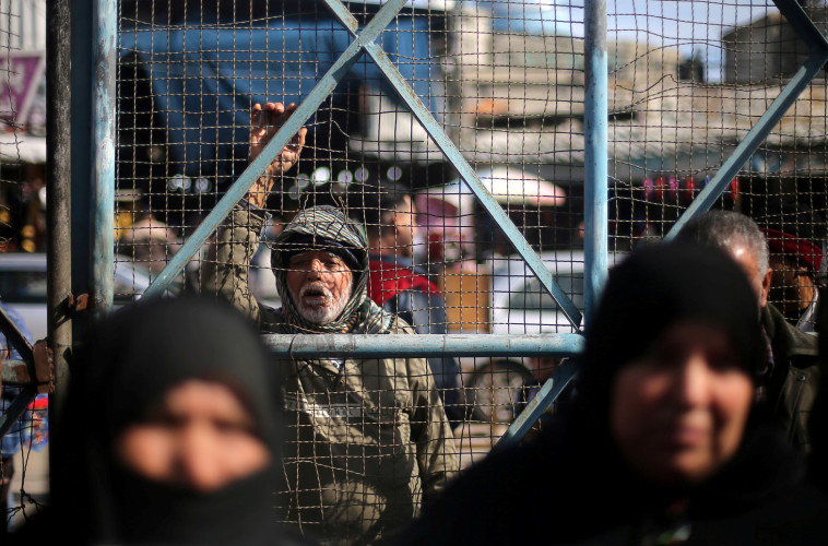 מפגינים ברצועת עזה. צילום: רויטרס