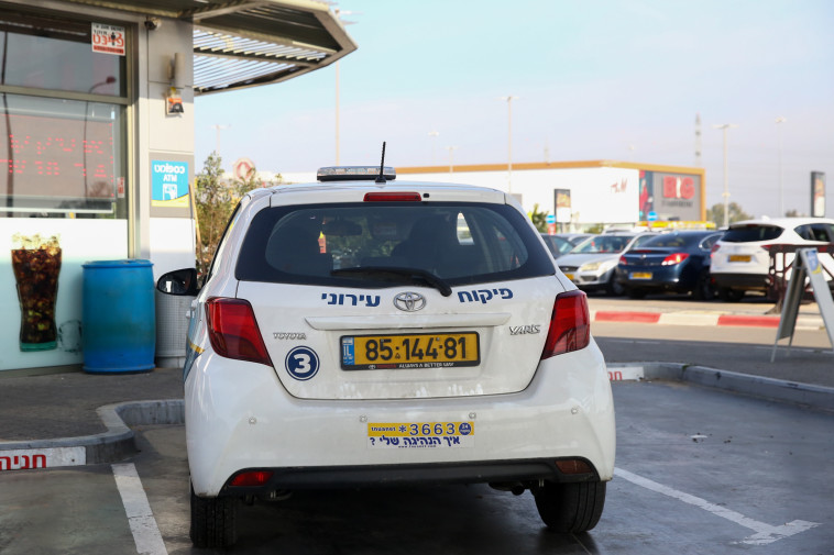 פיקוח עירוני במתחם ביג באשדוד. צילום: לירון מולדובן