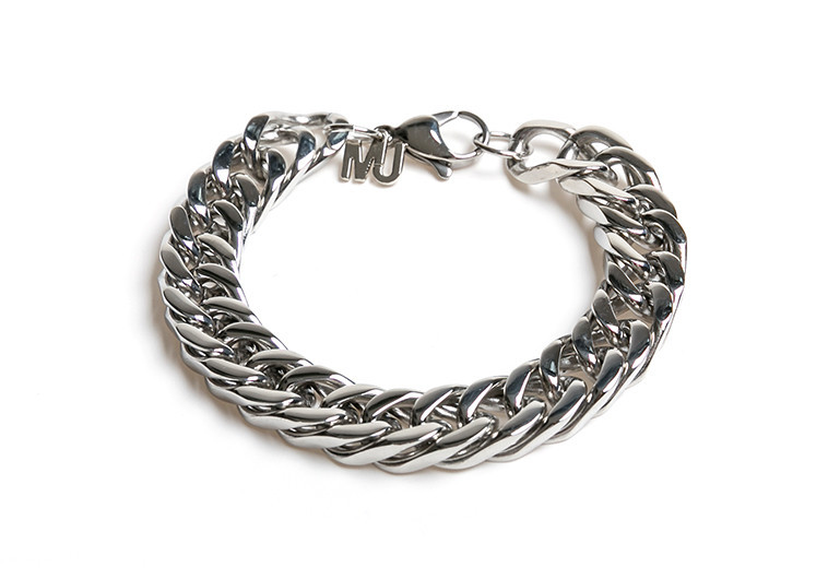  צמיד של &quot;מאניה ג'ינס&quot; . צילום: יח&quot;צ