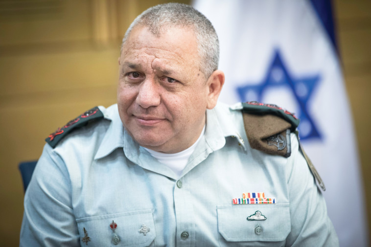 "מתח ביקורת של המשך שידור תוכניתו של סג"ל בגלי צה"ל". הרמטכ"ל איזנקוט. צילום: פלאש 90 "מתח ביקורת של המשך שידור תוכניתו של סג"ל בגלי צה"ל". הרמטכ"ל איזנקוט. צילום: פלאש 90