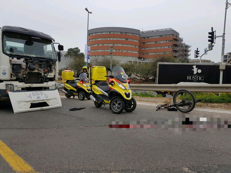 התאונה הקטלנית בשדרות רוקח. צילום: תיעוד מבצעי מד&quot;א