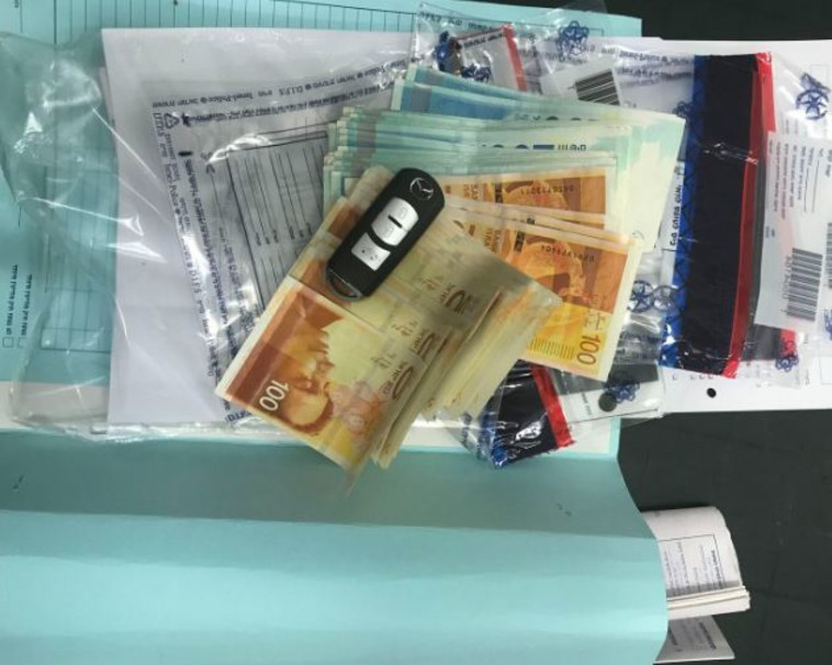 חומרים שנתפסו בגל מעצרים באשקלון. צילום: דוברות המשטרה 