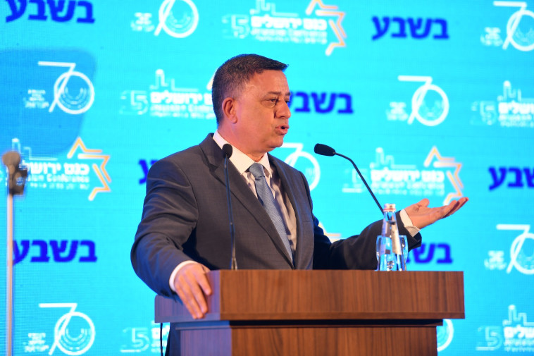 המנצח הגדול. אבי גבאי. צילום: ישראל ברדוגו 