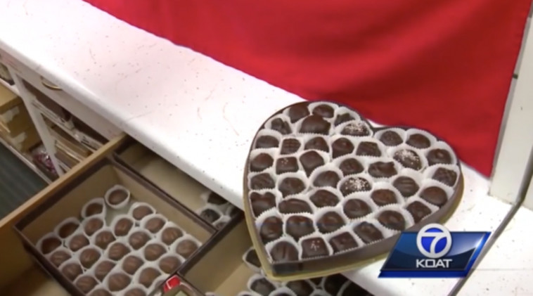 koat השוקולדים שדונה מקבלת כל שנה  בחג הכי רומנטי. צילום