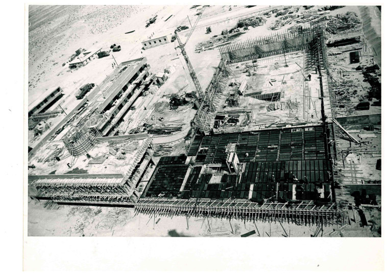 בניית הכור בדימונה. צילום: האדריכל דן איתן