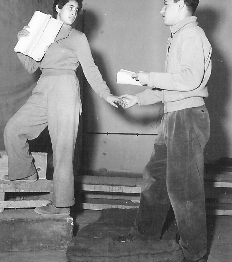 יוסי בנאי ויונה עטרי בחזרות להצגה &quot;אגדת שלושה וארבעה&quot;,