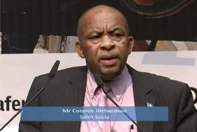 גילה אורחים לא רצויים בדירתו. שגריר סיינט לוסיה, רוג'ר ארצ'יבלד. 