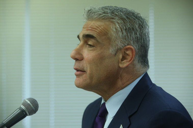 לפיד. "בעוד שהוא מדבר, אני עושה". צילום: מרק ישראל סלם לפיד. "בעוד שהוא מדבר, אני עושה". צילום: מרק ישראל סלם