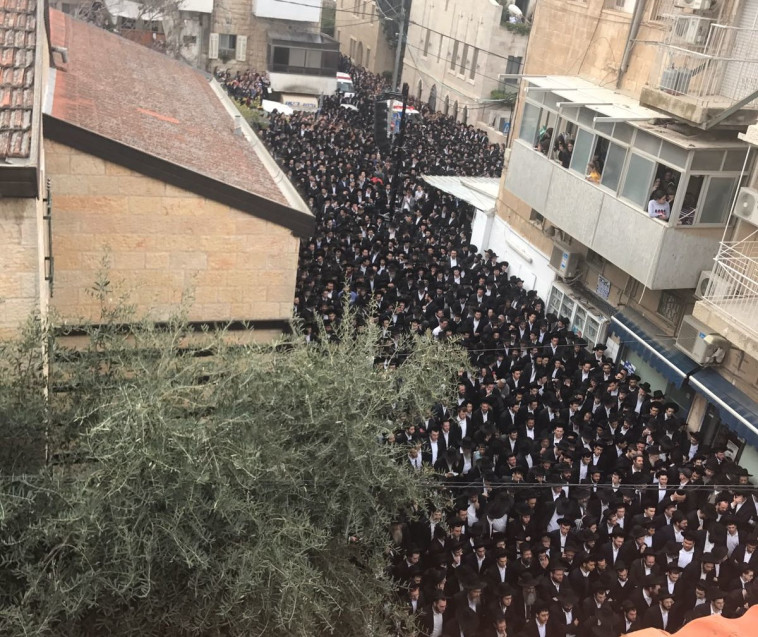 הלוויית הרב אוירבך. צילום: ג'ודית שטיינברגר 