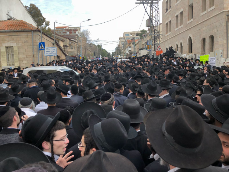 הלוויית הרב אוירבך. צילום: ג'ודית שטיינברגר 