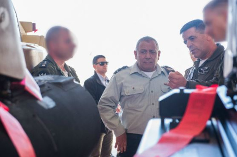 הרמטכ&quot;ל בבסיס חיל האוויר. צילום: דובר צה&quot;ל