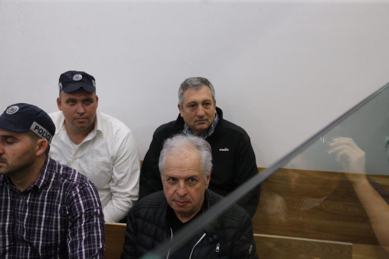 ישוחררו מחר? שאול אלוביץ' וניר חפץ בבית המשפט. צילום: אבשלום ששוני