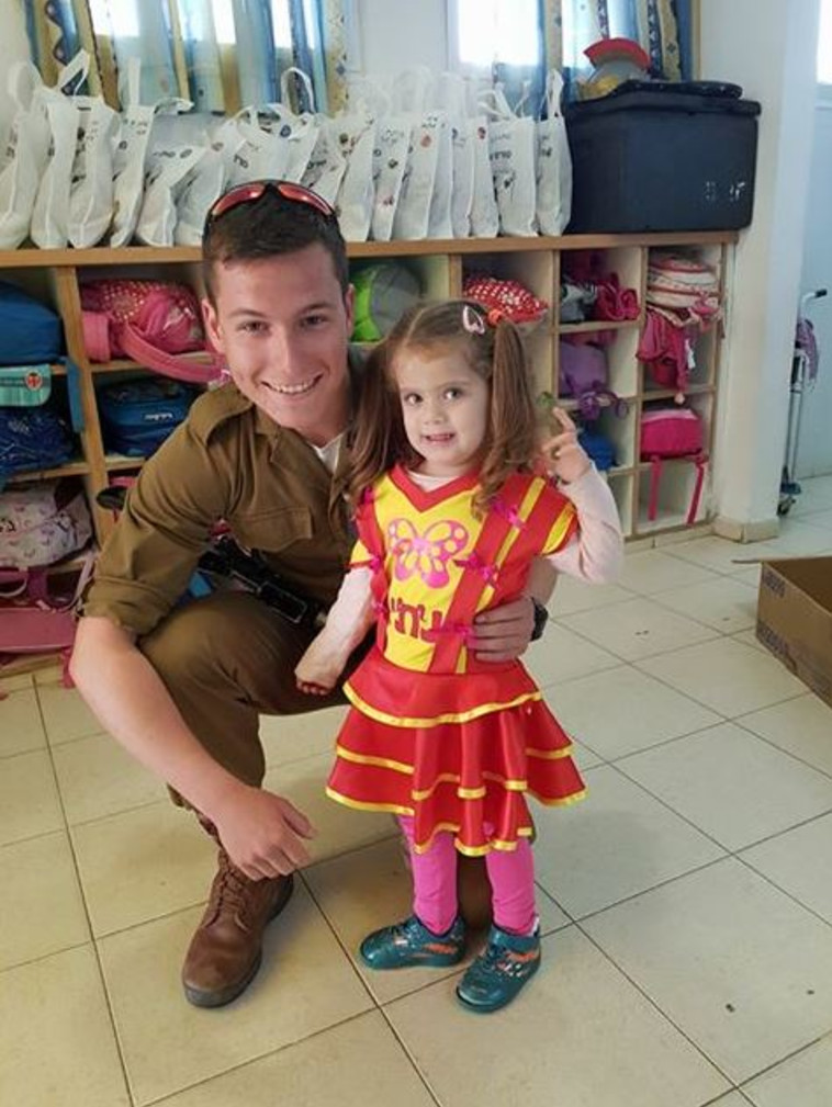 החיילים והילדים. קרדיט: מעגל נשים גני תקווה