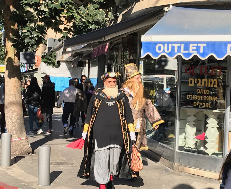 חוגגים פורים. צילום: אבשלום ששוני