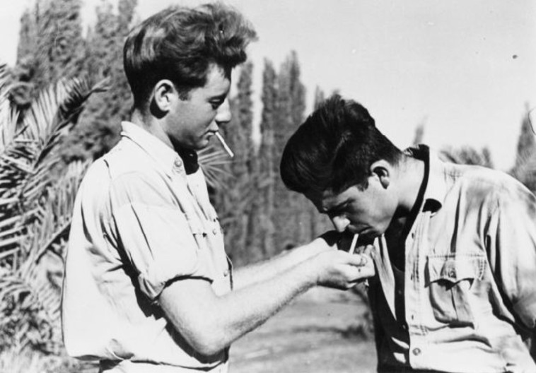 רגע של סיגריה. צילום: ארכיון הפלמ&quot;ח