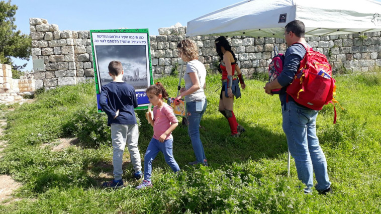 פעילות &quot;גיבורי על&quot; בגן לאומי ירקון. צילום: מתנדבי גן לאומי ירקון