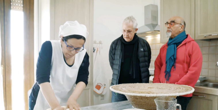  ישראל אהרוני עם גידי גוב ב&quot;המסע המופלא של אהרוני וגידי&quot;. צילום מסך 