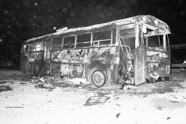 האוטובוס לאחר הפיגוע. צילום: שמואל רחמני