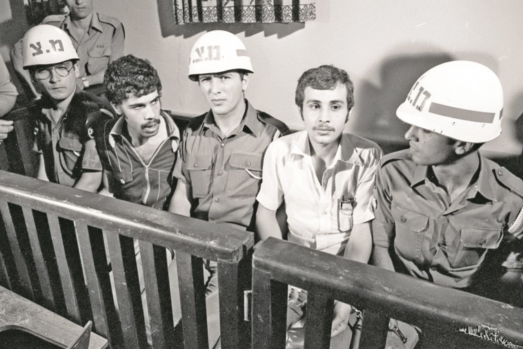 קרב יריות תוך כדי נסיעה. שני המחבלים שנותרו בחיים עומדים למשפט צילום: שמואל רחמני