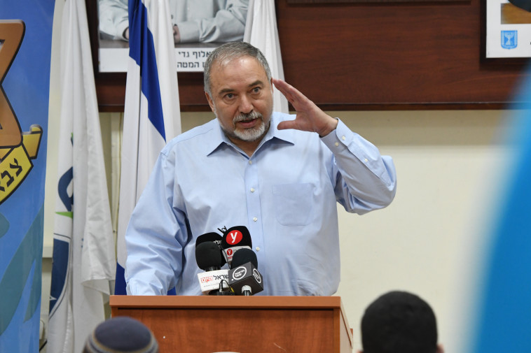 ההצעה תתקבל? ליברמן. צילום: אבשלום ששוני