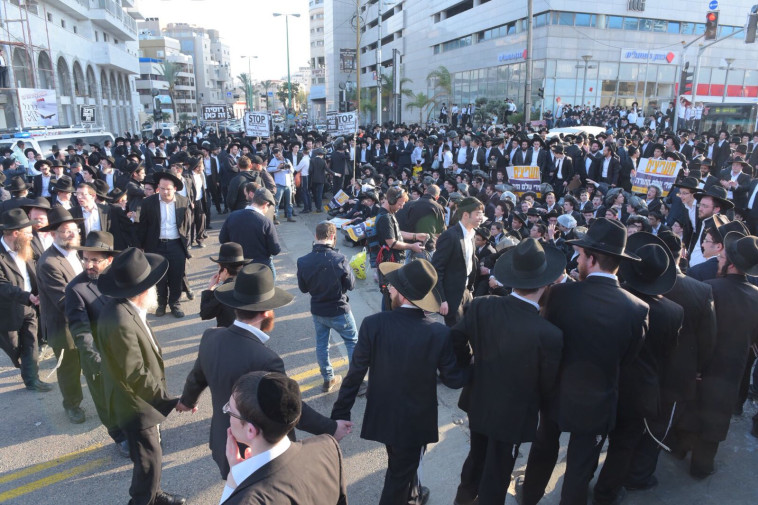 הפגנת החרדים בבני ברק, אתמול. צילום: אבשלום ששוני הפגנת החרדים בבני ברק, אתמול. צילום: אבשלום ששוני