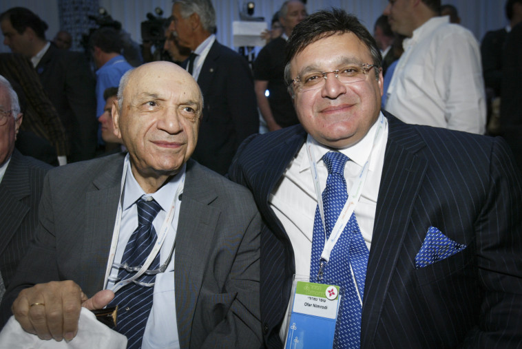 יעקב נמרודי עם אביו. צילום: פלאש 90