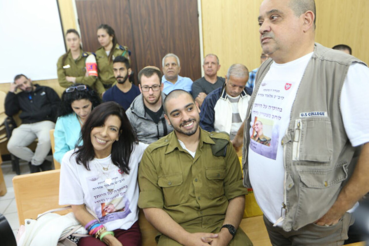 משפחת אזריה בבית המשפט. צילום: אבשלום ששוני משפחת אזריה בבית המשפט. צילום: אבשלום ששוני