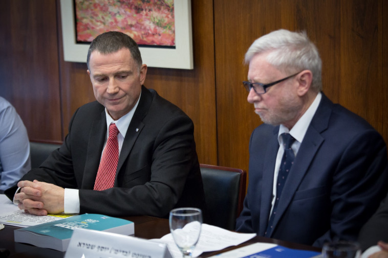 מבקר המדינה יוסף שפירא עם יו&quot;ר הכנסת יולי אדלשטיין. צילום: הלל מאיר/TPS 