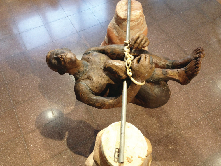 פסל &quot;שפוי&quot; של אלי אלקרס. צילום: יח&quot;צ מתנ&quot;ס קרית טבעון