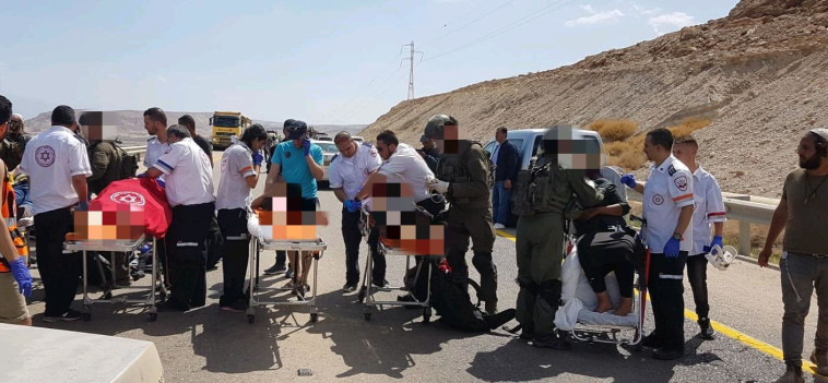 הטיפול בפצועים. צילום: דוברות מד&quot;א