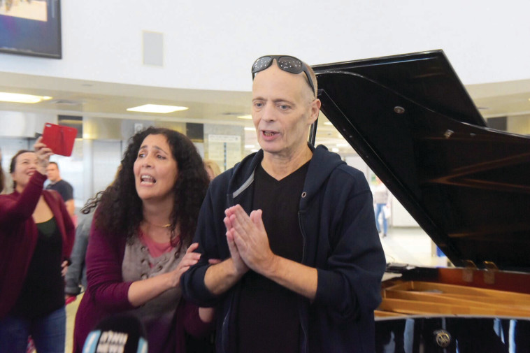 אדם הזמר משתחרר מבית החולים. אבשלום ששוני אדם הזמר משתחרר מבית החולים. אבשלום ששוני