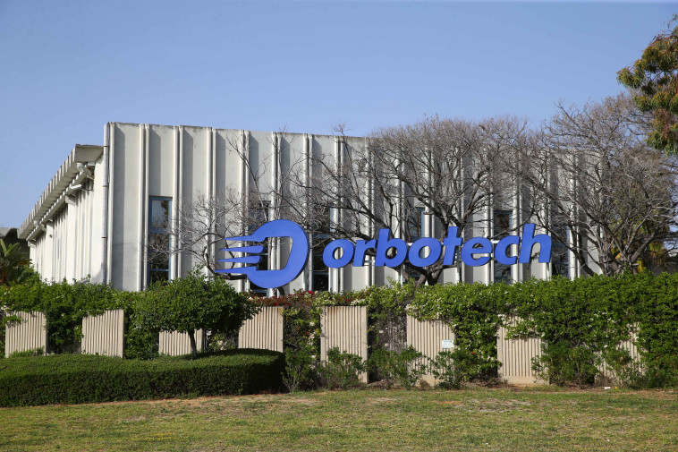 מפעל אורבוטק ביבנה. העיר משגשגת, אבל יש מי שחשים שהם נותרו מאחור. צילום: לירון מולדובן