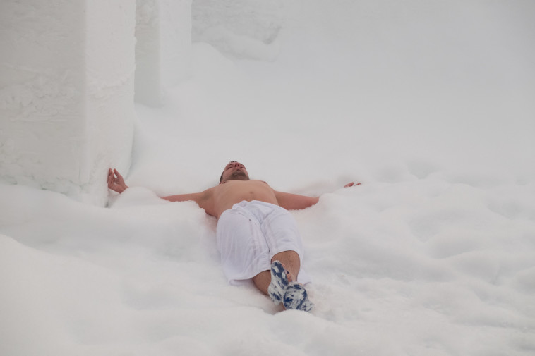 התפלשות בשלג. צילום: ניר קידר