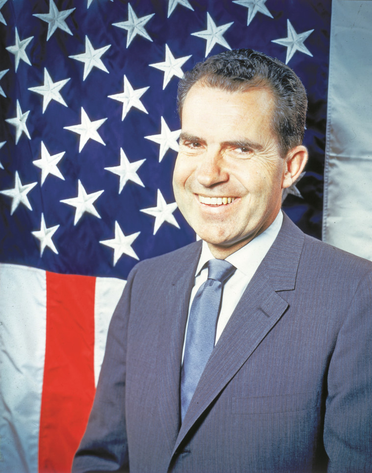 העדיף לשים את המפתחות לפני שהצבעה מרשיעה תיאלץ אותו לעשות זאת. ניקסון. צילום: Keystone\GettyImages