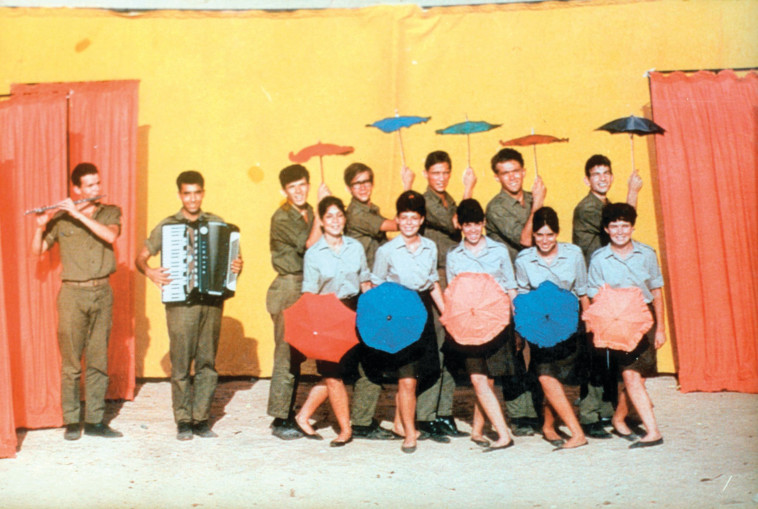 שולה חן, להקת הנח&ldquo;ל. גרי אברמוביץ, רפרודוקציה 