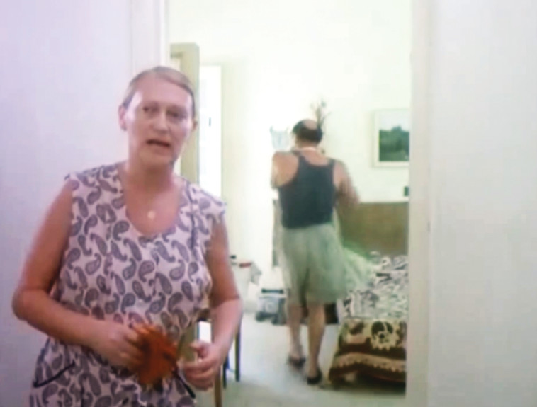 חנה רוט ב&quot;אלכס חולה אהבה&quot;. צילום מסך 