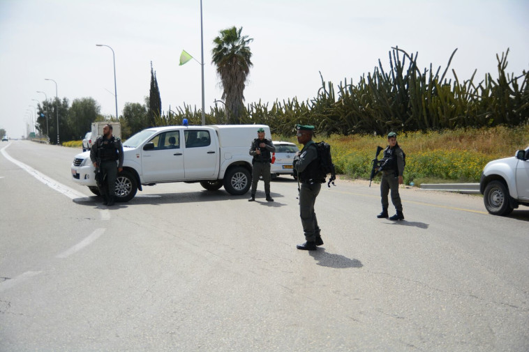 הסריקות אחר המחבלים. צילום: שמואל הס, TPS