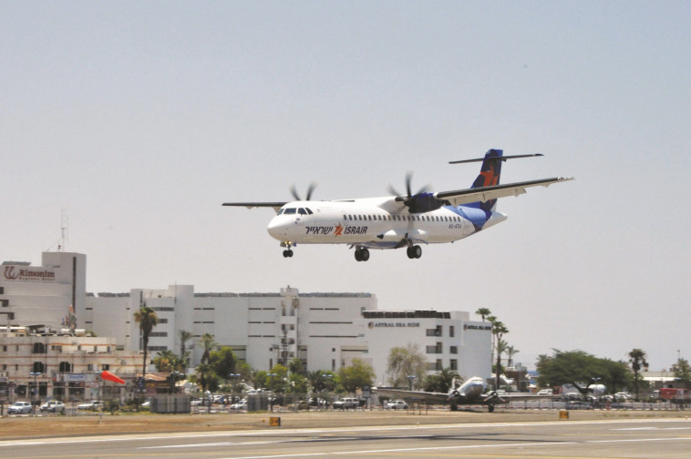 מטוס ישראייר. &quot;הטיסות לקפריסין משדה דב הן תמצית האמירה 'קפיצה קטנה לחו&quot;ל&quot;. צילום: יהודה בן יתח