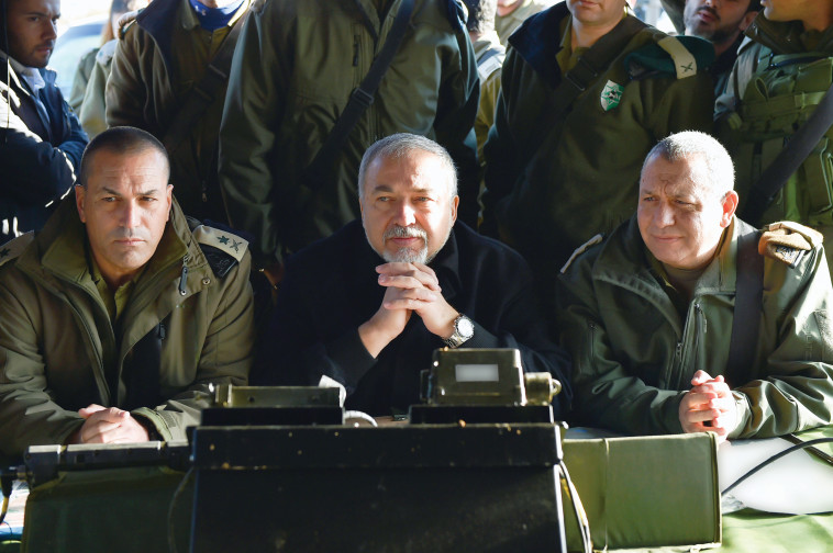 שר הביטחון ליברמו והרמטכ"ל אייזנקוט. צילום: אריאל חרמוני שר הביטחון ליברמן והרמטכ"ל אייזנקוט. צילום: אריאל חרמוני