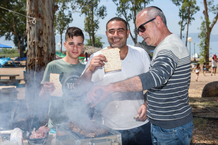 מטיילים בכנרת. צילום: רשות הכנרת מטיילים בכנרת. צילום: רשות הכנרת
