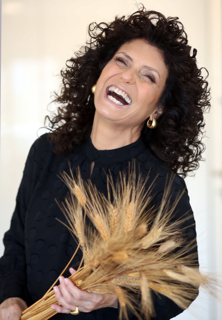 אוסנת וישינסקי צילום אריאל בשור איפור סיגל ימין שיער ניסו כהן 