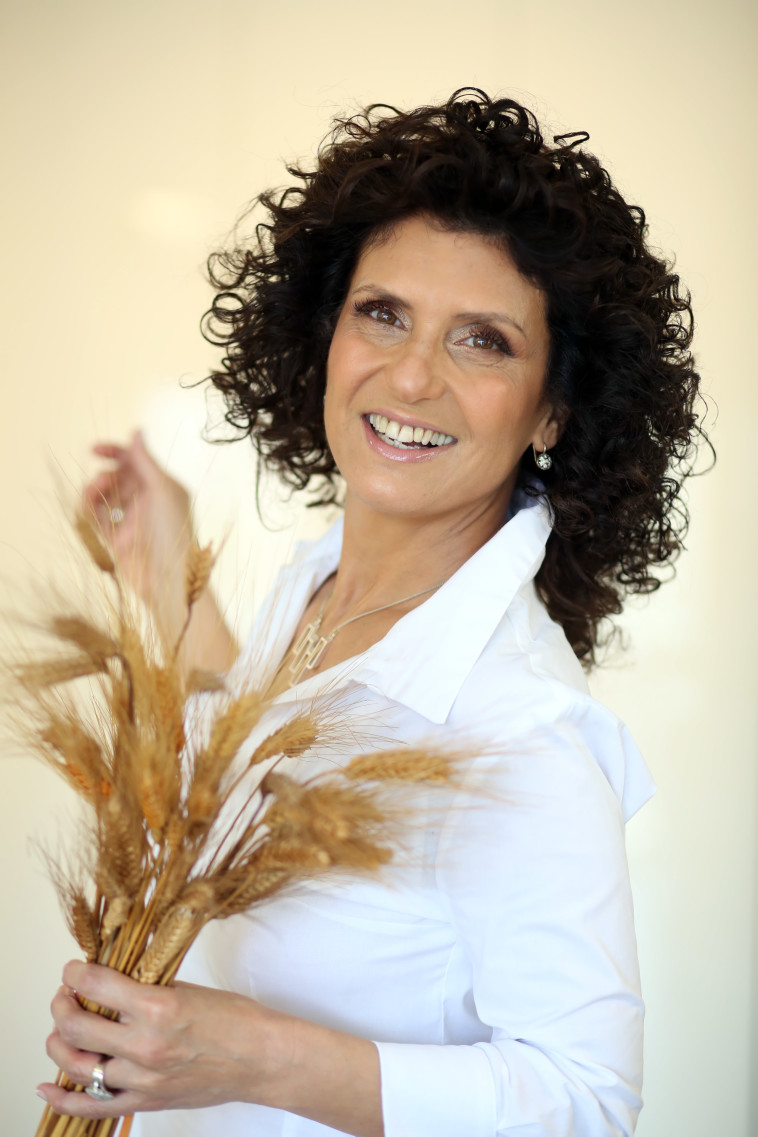 אוסנת וישינסקי צילום אריאל בשור איפור סיגל ימין שיער ניסו כהן 