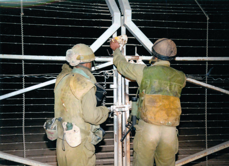 &quot;חיזבאללה ניצח כי הוא ידע איך לזנב בנו&quot;. הנסיגה מלבנון, צילום: דובר צה&quot;ל