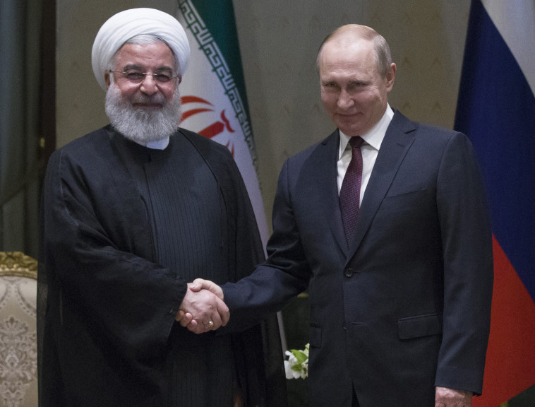 פוטין ורוחאני. מעבירים מסר לטראמפ. צילום: AFP