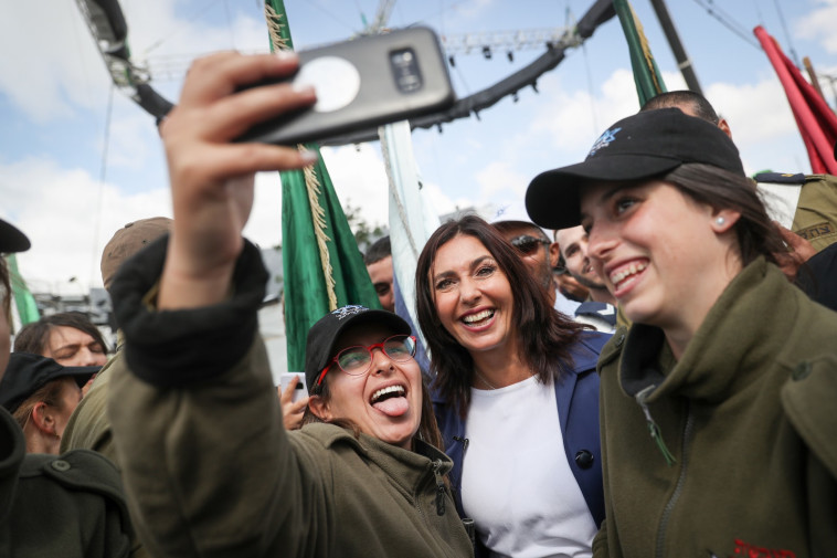 מירי רגב בחזרות בהר הרצל. צילום: יונתן זינדל, פלאש 90