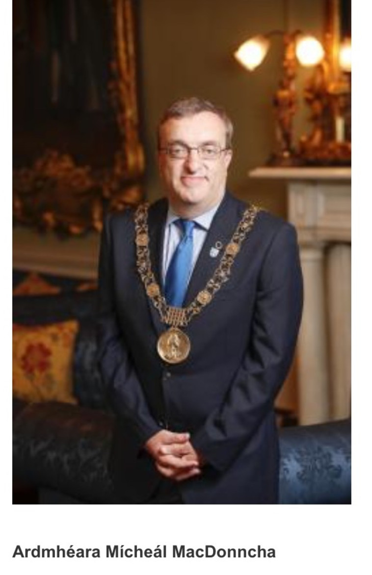 שמו של דונצ'ה כפי שמופיע באתר העירייה. קרדיט: צילום מסך 