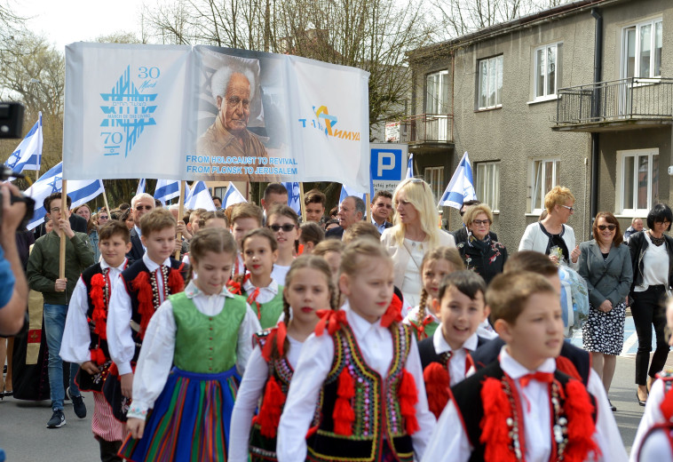תושבי עיר הולדתו של בן גוריון בצעדה המונית לרגל חגיגות ה-70 למדינת ישראל. צילום: יוסי זליגר